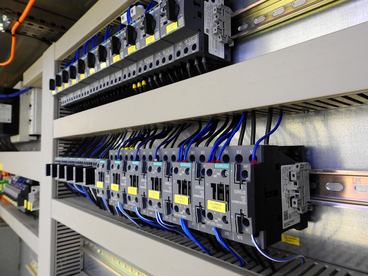 Industrial electrical switchgear